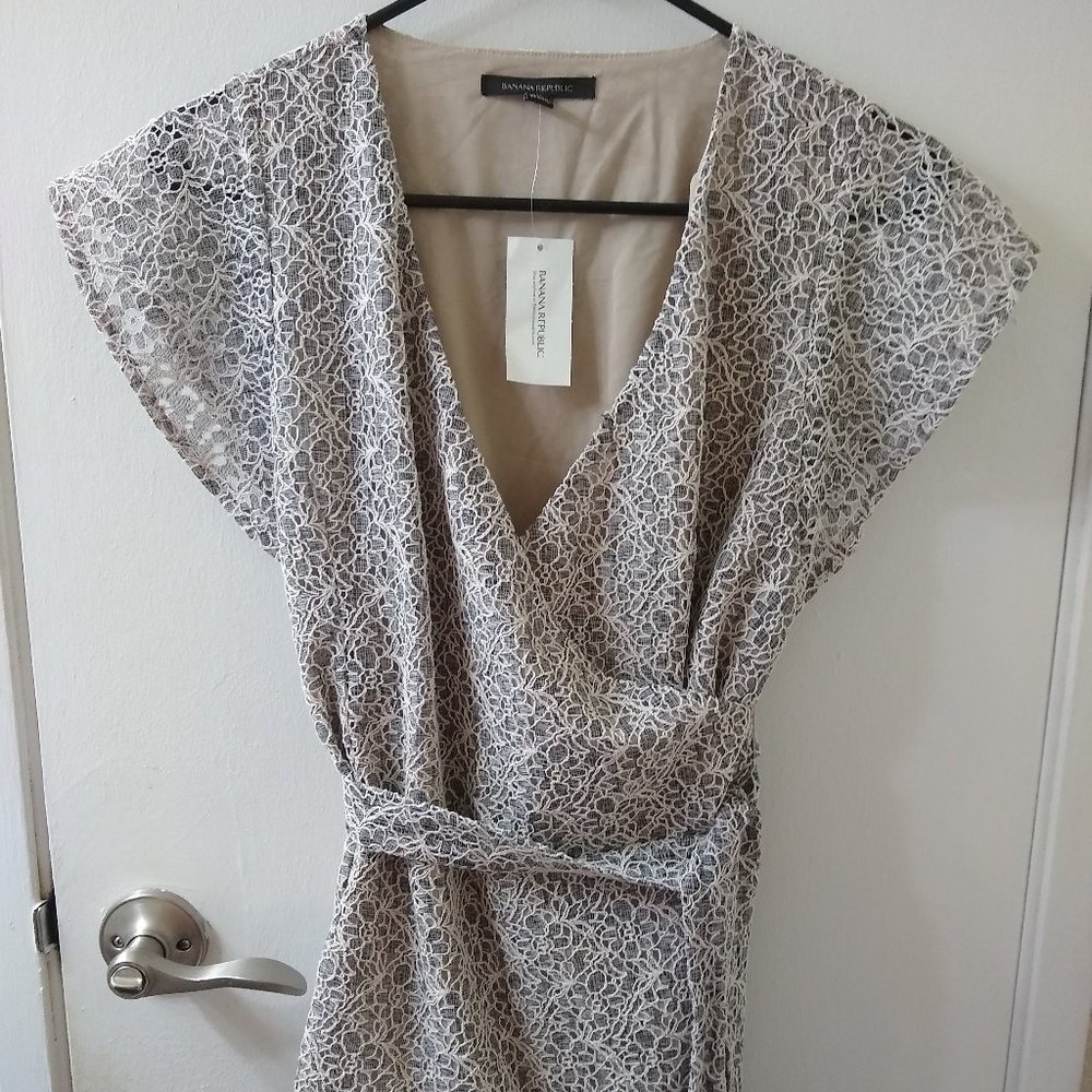 Banana Republic lacy tan/grey wrap top Size S NWT